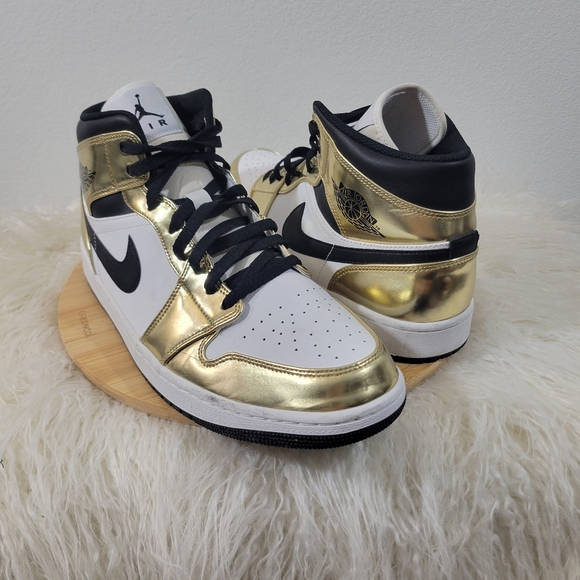 Jordan Other - NIKE Air Jordan 1 Mid SE Mens Metallic Gold lace up sneakers DC1419-700 (2020)